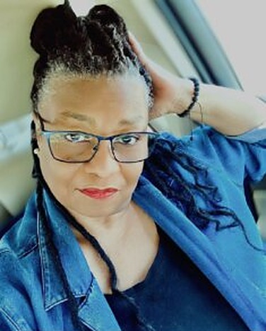 Carolyn Whiteurst, Managing Broker and Owner of WhiteUrst Properties LLC in Park Forest, Illinois